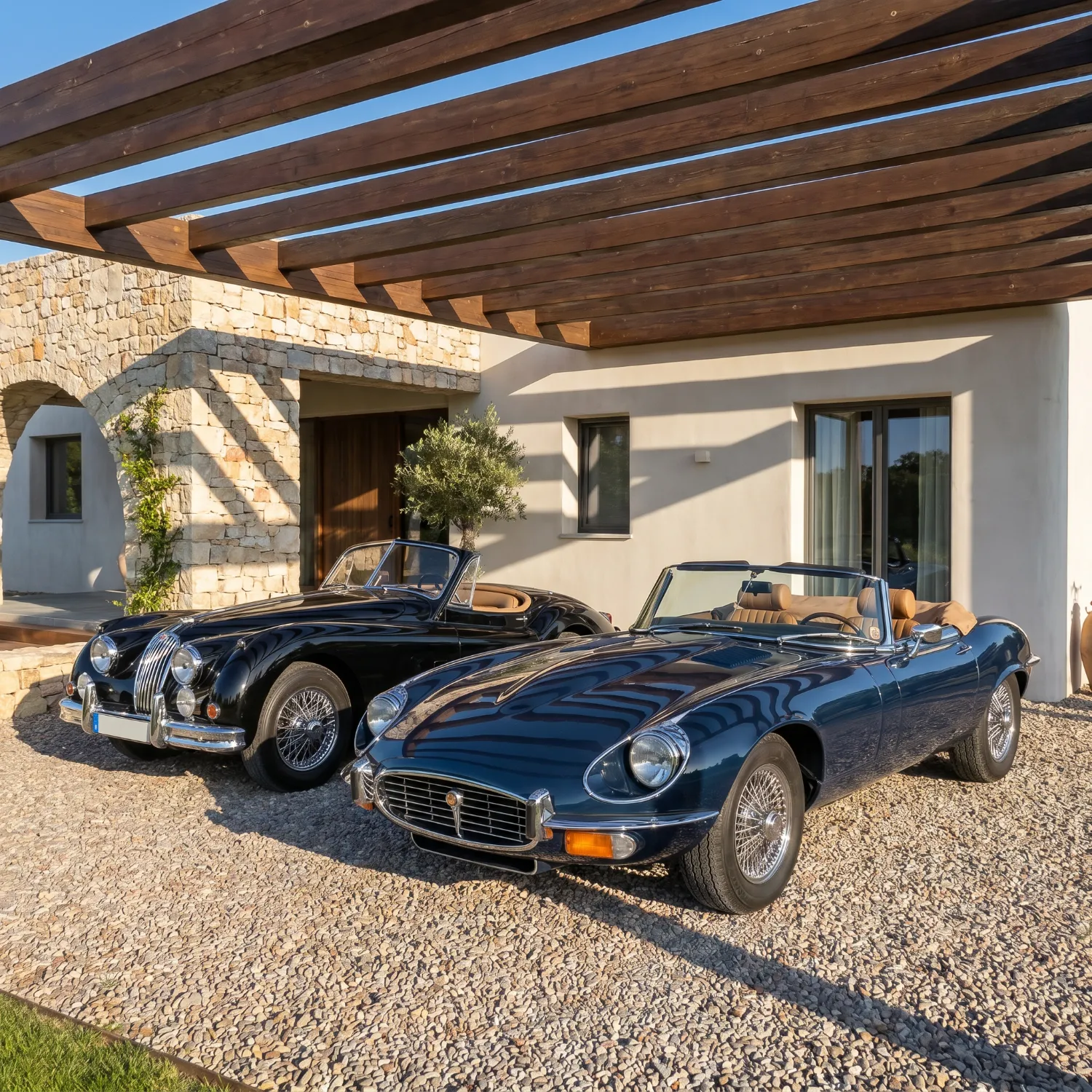 Render exterior con pérgola de madera y autos clásicos